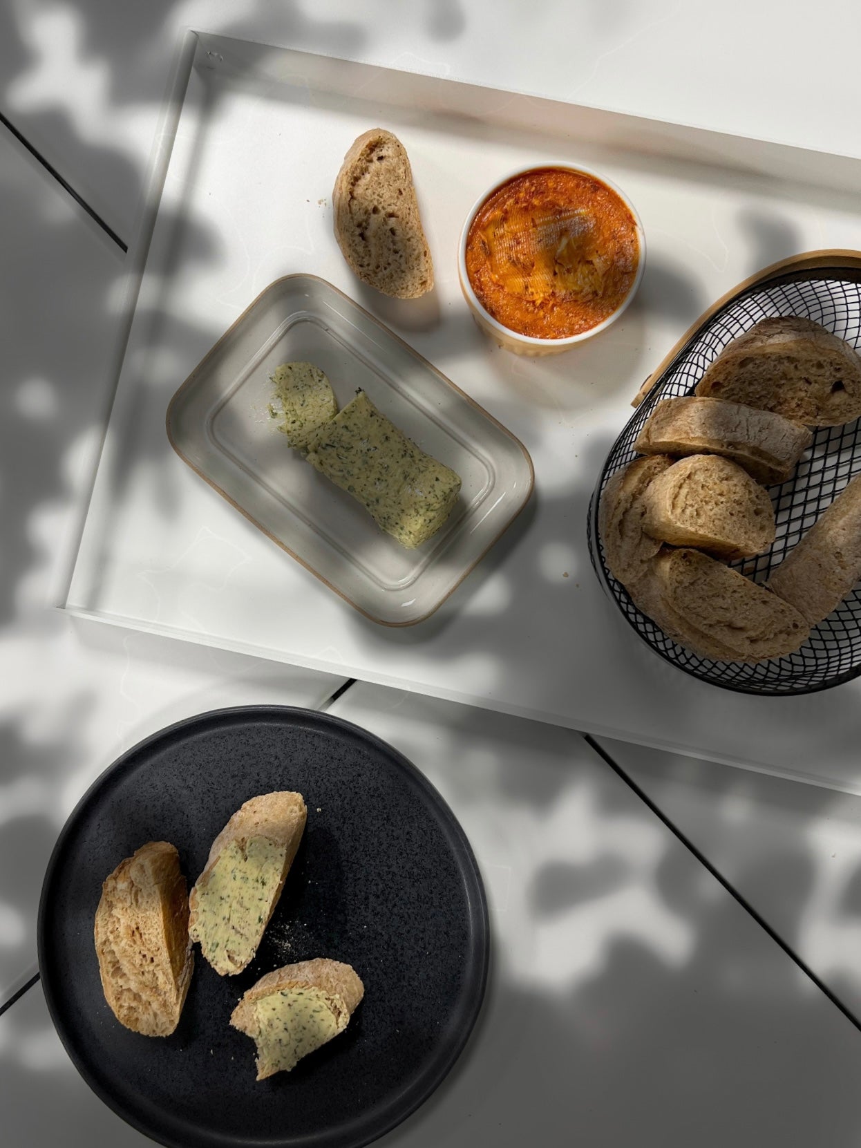 Die leckerste Kräuter- & Tomatenbutter - Metallbude