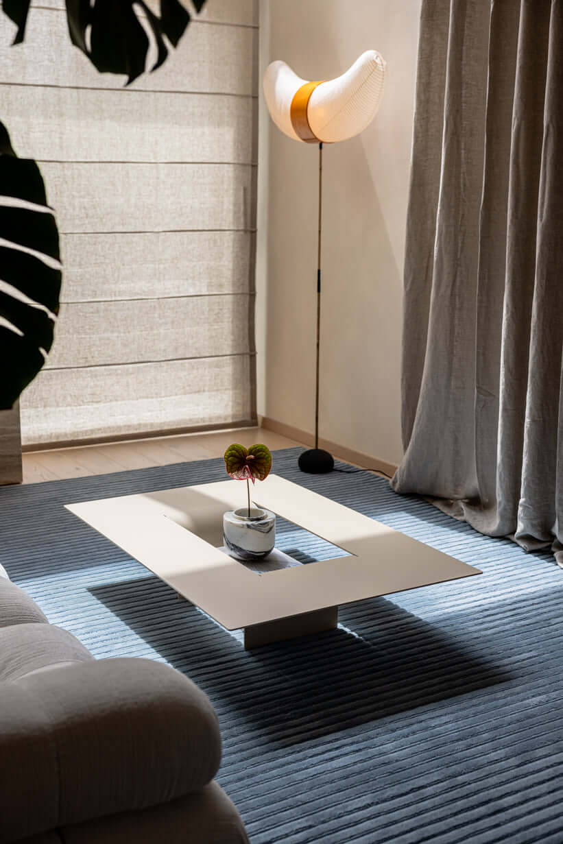 weißer-couchtisch-metall