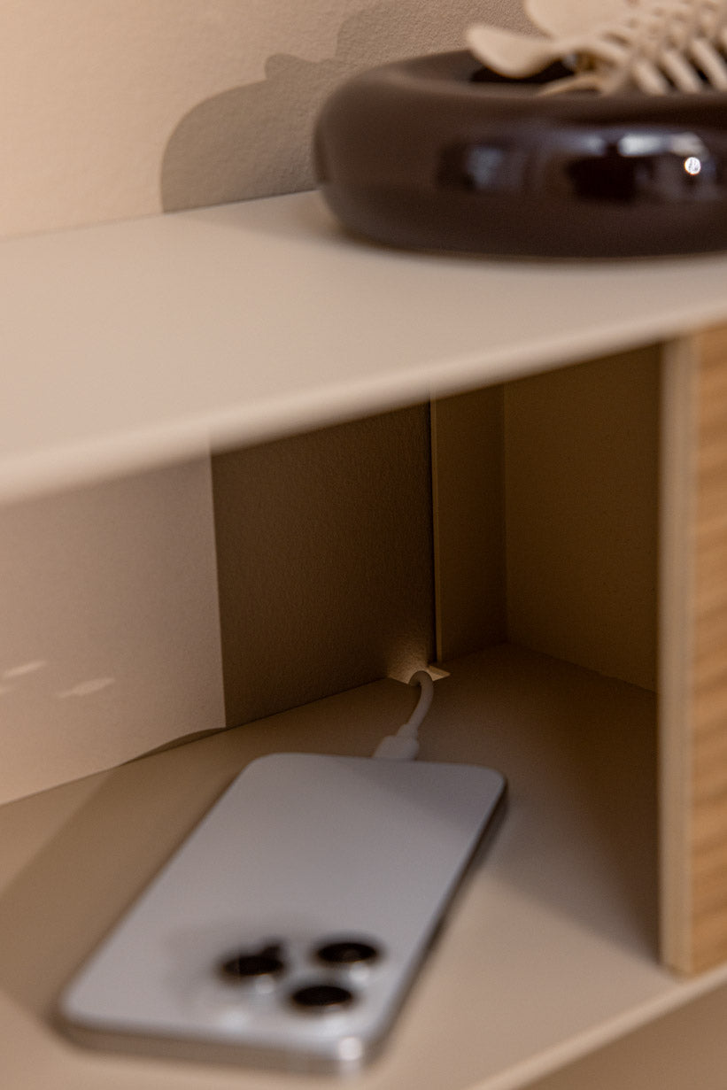 WALL-MOUNTED CONSOLE SION