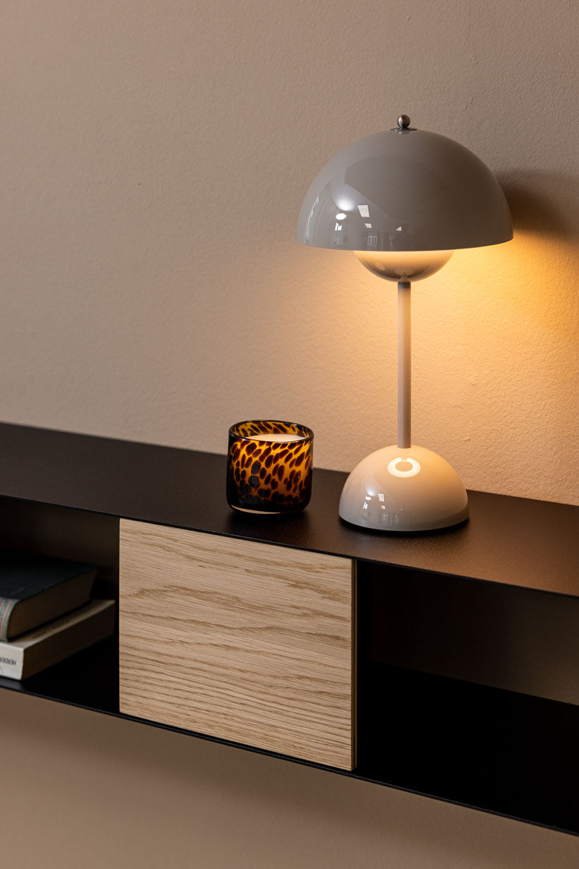 WALL-MOUNTED CONSOLE SION