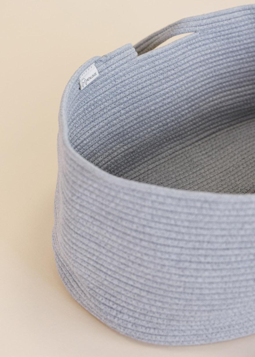 Grauer Moseskorb passend zur Babywiege | Metallbude