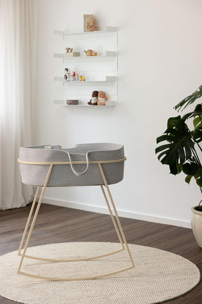 Babywiege minimalistisch