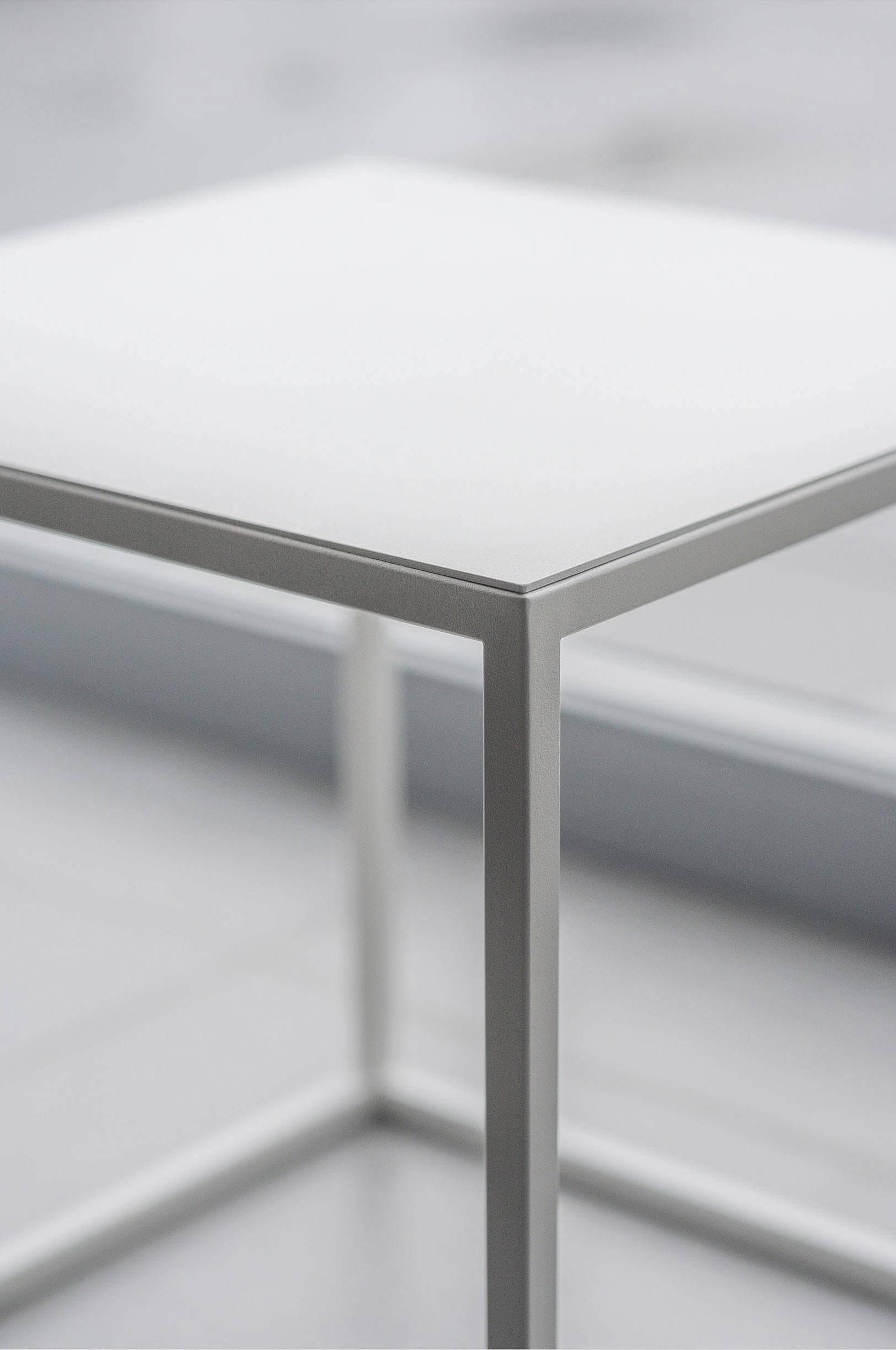 SOLI X - Beistelltisch mit Tischplatte aus Blech | Metallbude